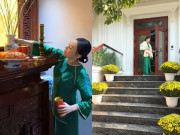 Giải trí - Phương Oanh khoe biệt thự bạc tỷ trang hoàng đón Tết, là "phu nhân chủ tịch" vẫn đi chợ bình dân
