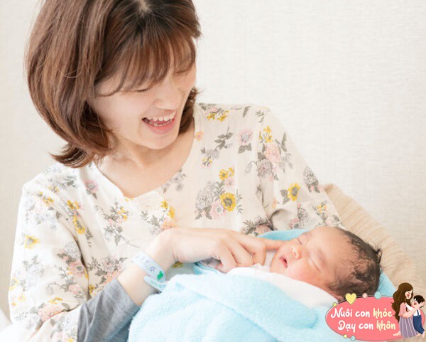 Người mẹ ổn định về mặt cảm xúc.