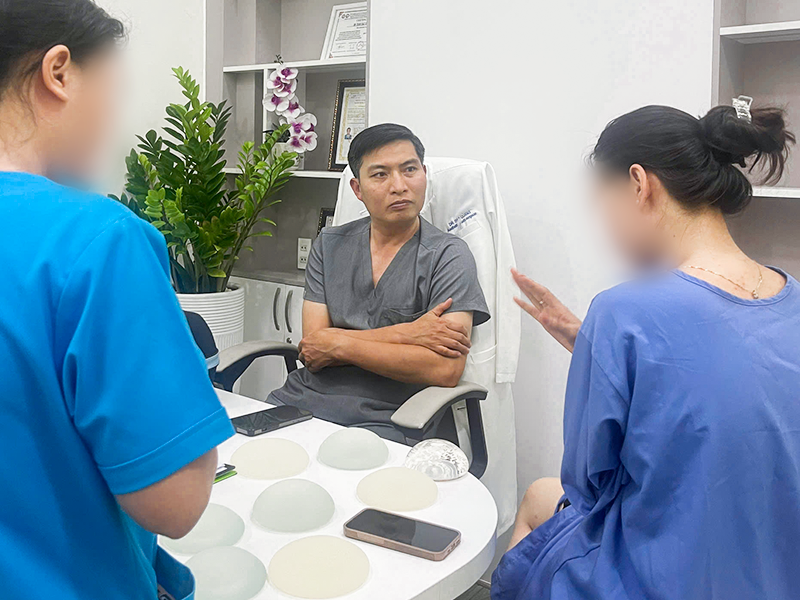 Bác sĩ Đắc Quang khuyến khích mọi người dùng túi ngực thế hệ mới để sở hữu vẻ đẹp tự nhiên hơn