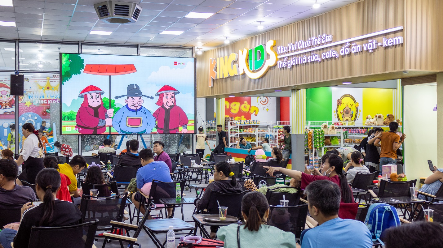 Tổ hợp vui chơi - cà phê - ăn uống được trang bị đầy đủ thiết bị hiện đại.