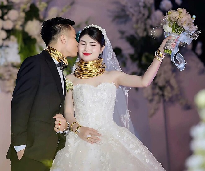 Đám cưới amp;#34;ngập vàngamp;#34; ở Nghệ An: Cô dâu chú rể đeo 15 cây vàng, trích 300 triệu làm từ thiện gây xúc động - 1