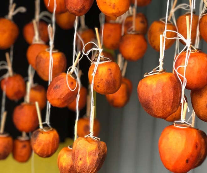 Hồng treo gió là đặc sản ở Đà Lạt, được ưa chuộng trong những năm gần đây
