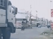 Tin tức - Mất lái khi đi xe máy qua vũng nước ven đường, người phụ nữ bị xe tải cán tử vong