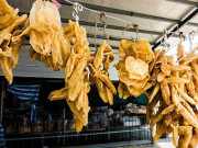 Sức khỏe - Thứ nhiều người thẳng tay vứt bỏ, nay thành đặc sản nổi tiếng được ví như tổ yến, dân thành phố "săn lùng" với giá đắt đỏ