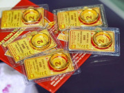 Tin tức - Giá vàng tăng mạnh, USD ngân hàng cao hơn "chợ đen"