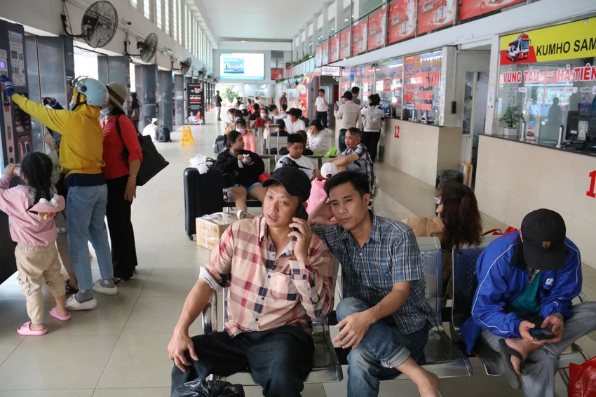 Lượng hành khách dự kiến tăng 5% dịp Lễ 30-4.