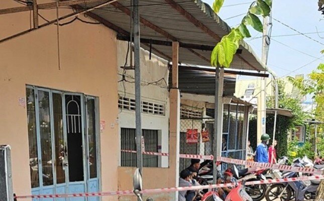 Căn nhà nơi phát hiện vụ việc đã được phong tỏa để phục vụ công tác điều tra. Ảnh: T.X