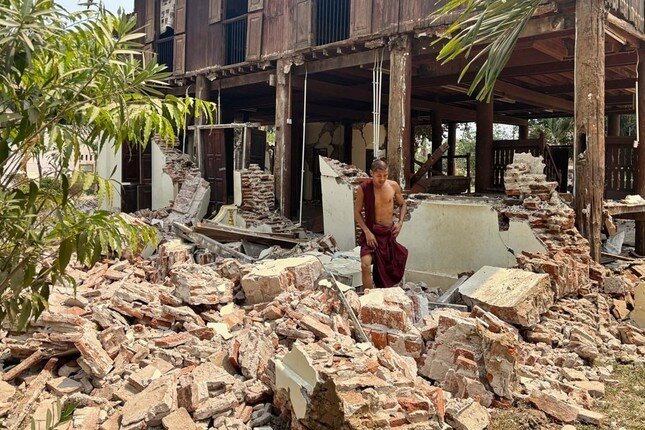 Một công trình ở Myanmar thiệt hại nặng nề do động đất. (Ảnh: AP)