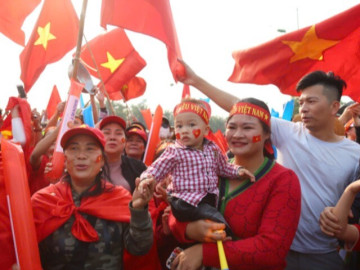 ĐT Việt Nam mang cúp về nước, fan bất ngờ vì những "người hùng"