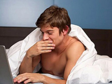 Vợ khóc lóc cầu cứu bác sĩ vì chồng nghiện phim sex