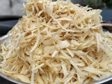 Thứ rễ cây nhiều người vứt bỏ, nay thành đặc sản khoái khẩu dịp Tết Ất Tỵ được dân thành phố ưa chuộng, 400.000 đồng/kg
