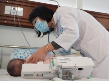 Dấu hiệu trẻ mắc cúm nặng, bố mẹ cần cho đi viện gấp