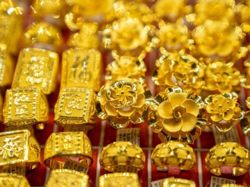 Giá vàng miếng SJC, vàng nhẫn sáng 21-3 vẫn cao chót vót