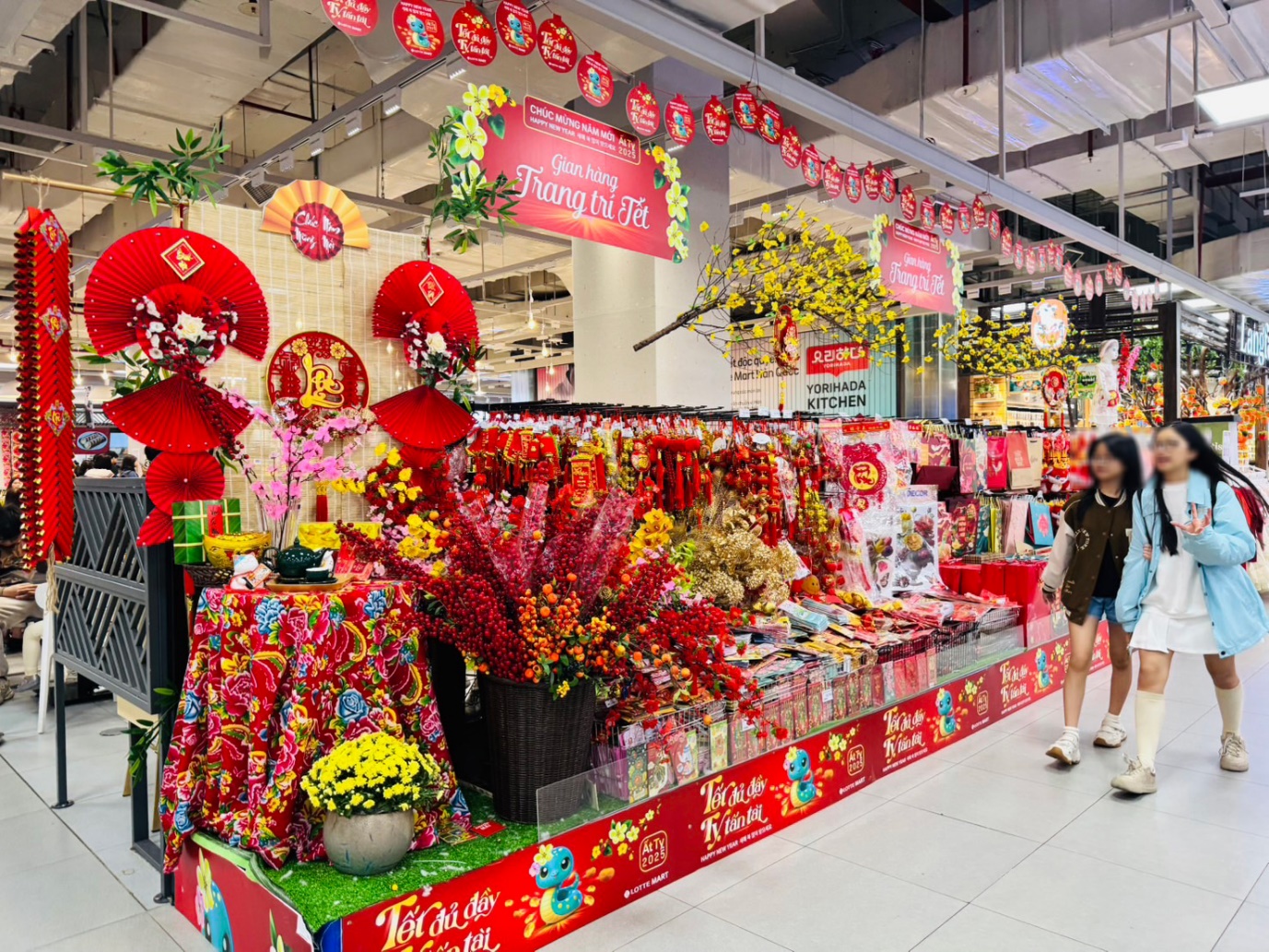 Các sản phẩm trang trí Tết có mức giá ưu đãi