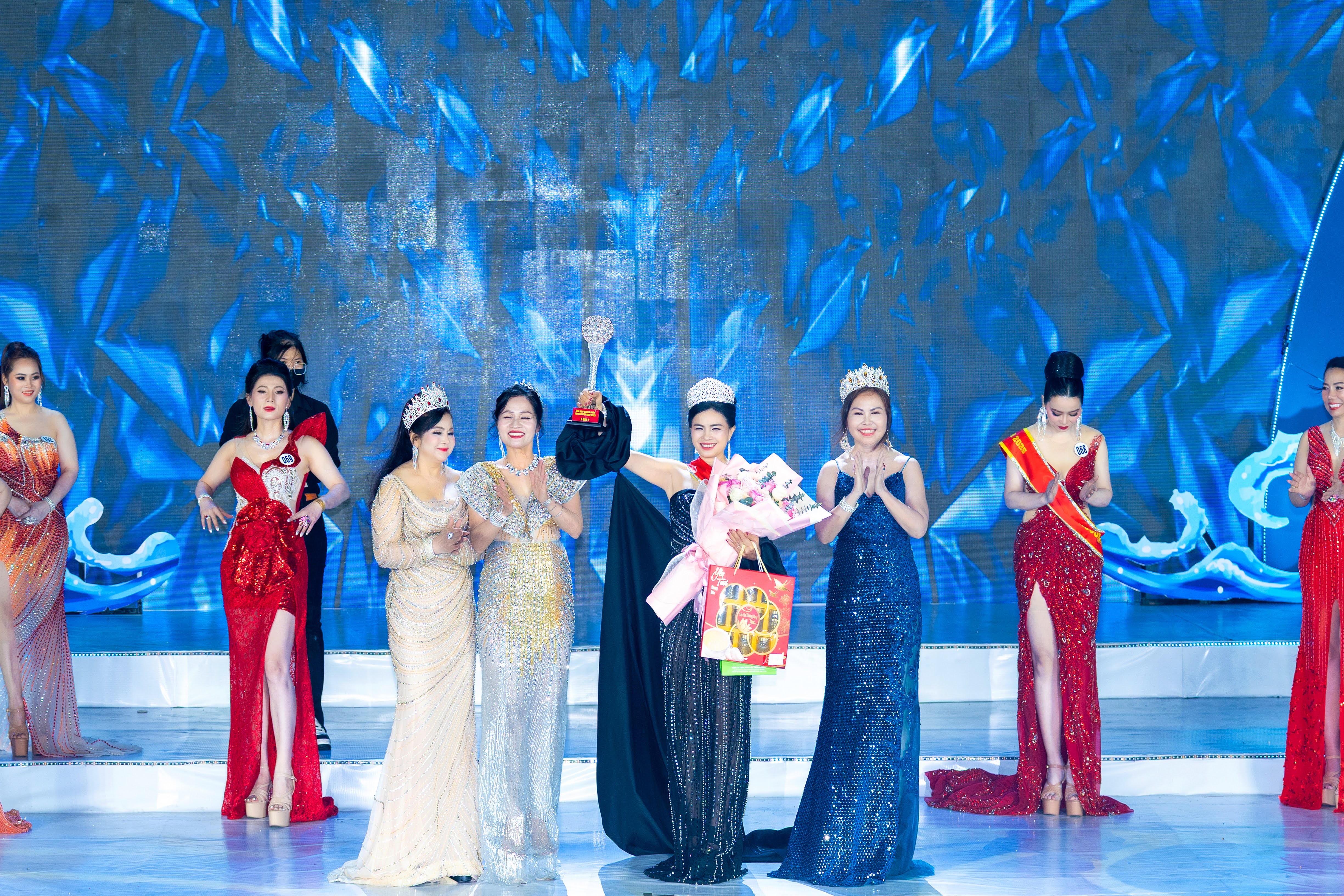 Nữ doanh nhân Phạm Tuyết Chinh vinh dự đạt danh hiệu Á hậu 3 tại cuộc thi Hoa hậu Doanh nhân Tài sắc Việt Nam 2025 - 1