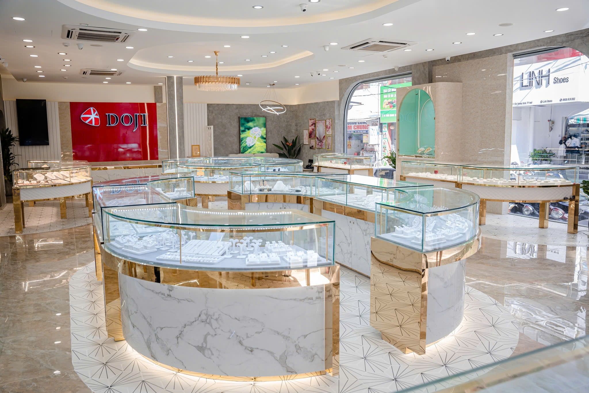 Không gian mua sắm trang sức sang trọng và đẳng cấp tại DOJI