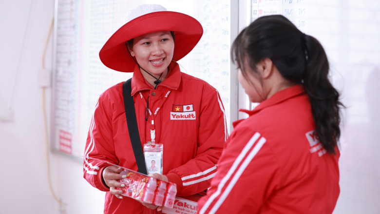  Yakult Lady Nông Thị Thời tham gia huấn luyện trưa để rèn luyện, cải thiện kỹ năng giao tiếp, bán hàng