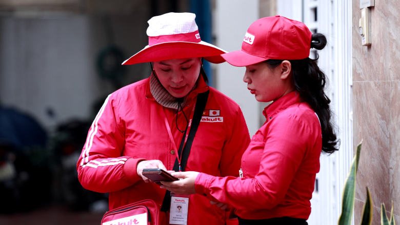 Yakult Lady Phạm Thu Hương mới vào làm được hướng dẫn, đồng hành trực tiếp tại khu vực giao hàng trong 6 tuần đầu