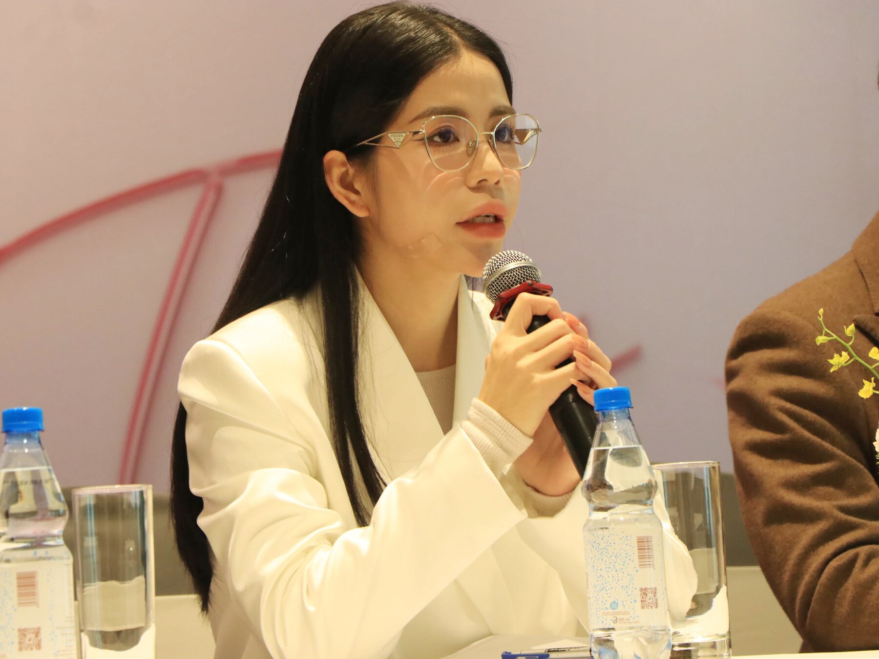 Hằng Du Mục nhận lỗi vụ lùm xùm kẹo rau củ.