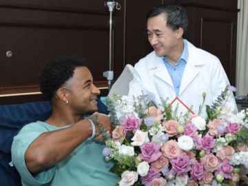 Xuân Son đã hết đau và tự đi nạng, sẽ sớm trở lại sân cỏ