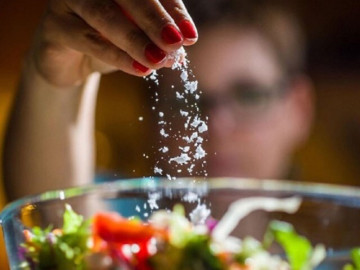 Bỏ ngay thói quen nấu nướng, ăn uống sai lầm này nếu không muốn cả gia đình bị loãng xương nhanh chóng!