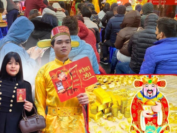 Giá vàng bất ngờ giảm, người dân Hà Nội mặc trời mưa rét 13 độ vẫn xếp hàng dài đợi mua vàng ngày vía Thần Tài