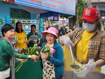 Ở Bình Dương có một lễ hội độc lạ, người dân được phục vụ miễn phí khi đến miếu Bà Thiên Hậu dịp Rằm tháng Giêng