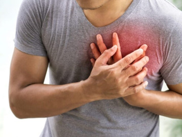 Tưởng chỉ bị ợ nóng, khó tiêu, người đàn ông bàng hoàng khi phát hiện có khối u lớn ở ngực
