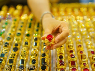 Vượt 100 triệu đồng, giá vàng miếng SJC, vàng nhẫn vẫn lập đỉnh mới