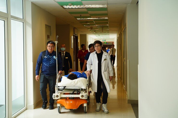 Xuân Son được trao Huân chương Lao động hạng Ba, vào thẳng viện phẫu thuật sau khi về nước - 1
