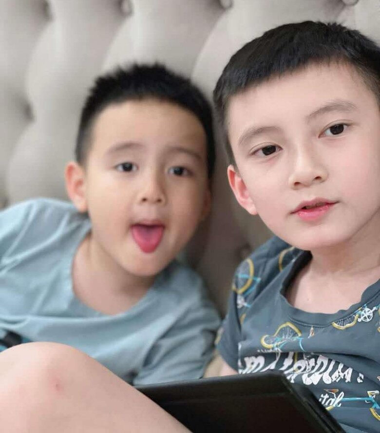 Hai con trai thứ 3 và 4