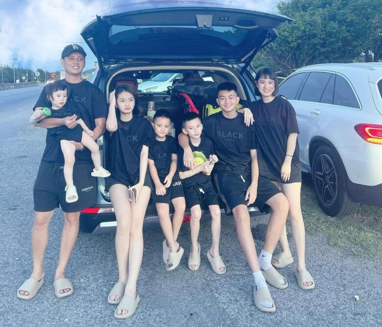 Hot mom Hà Nội càng đẻ càng đẹp, được chồng cưng như trứng, cứ định dừng thì lại amp;#34;dính bầuamp;#34;, kết quả làm mẹ 5 con - 5