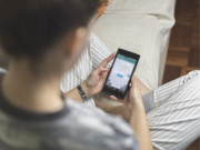 Yêu con - Chồng cũ bỗng chuyển 200 triệu cho con sắm Tết, tôi điếng người vì anh đã mất 5 năm