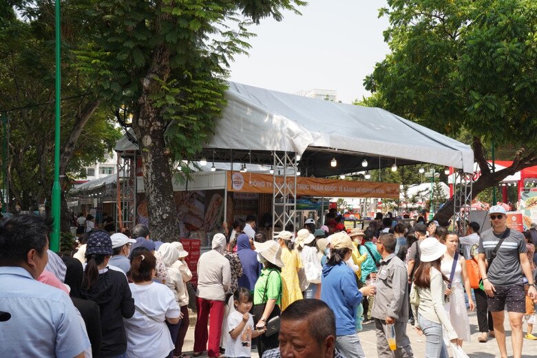 Lễ hội Bánh Mì Việt Nam lần 3: amp;#34;Biểnamp;#34; người đổ về công viên Lê Văn Tám - 7