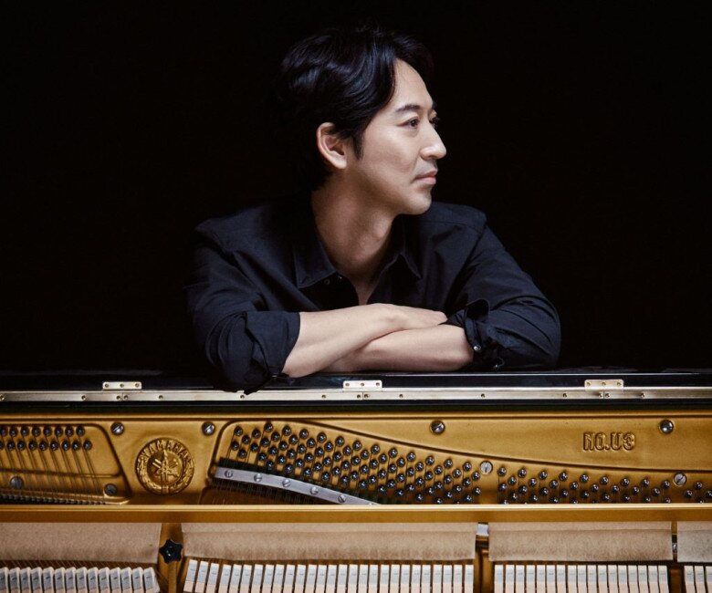 Nghệ sĩ nổi tiếng thế giới Yiruma sẽ đến Việt Nam cùng biểu diễn với Hà Anh Tuấn.