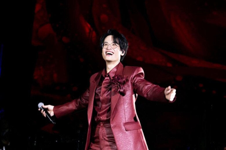 Sketch A Rose trở về với khán giả Việt sau một hành trình rực rỡ chinh phục những thánh đường âm nhạc của thế giới. 