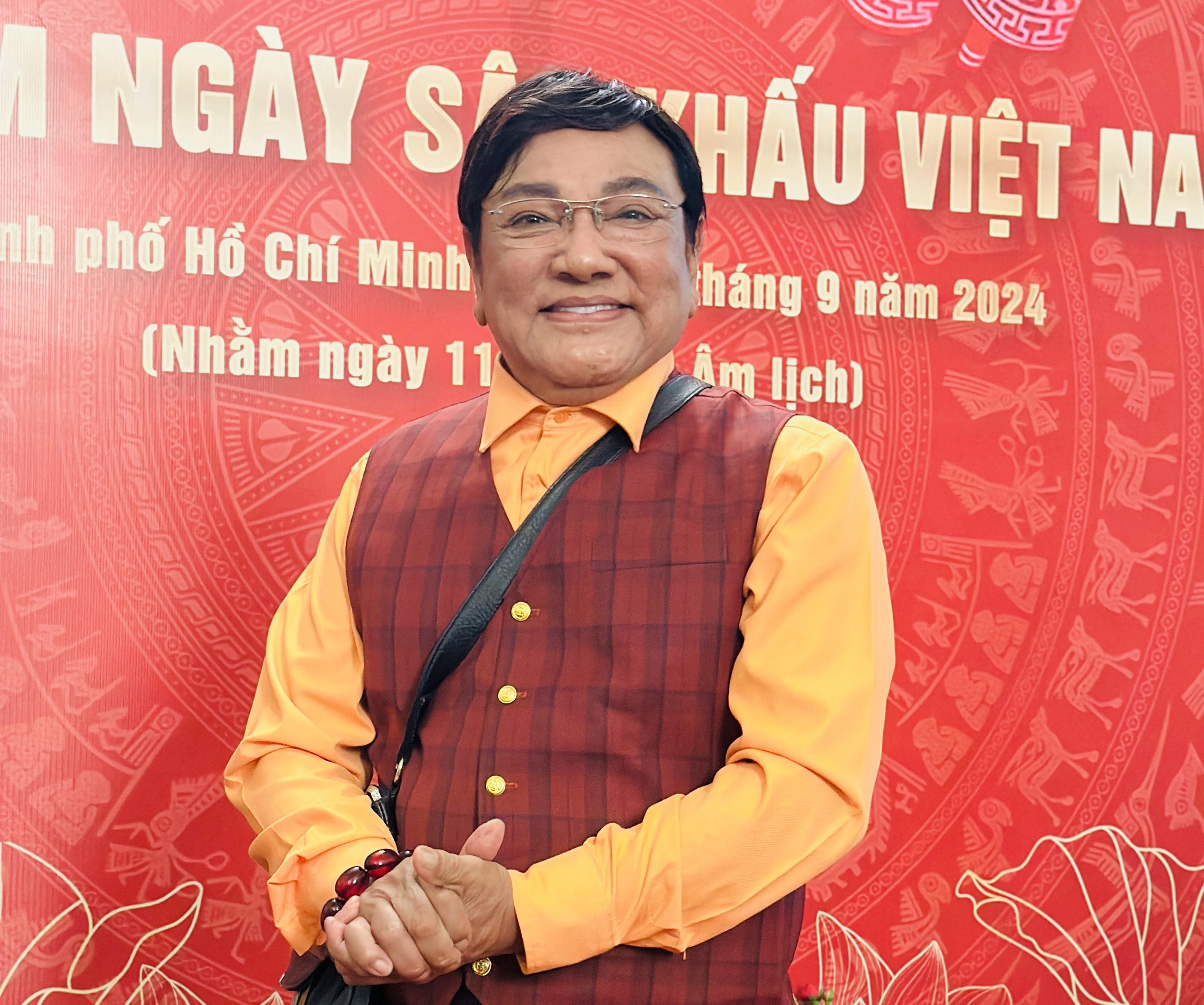 Bà xã là người khiến ông thấy yêu đời, trẻ trung và luôn lạc quan trong cuộc sống dù đã ở tuổi gần 80. 