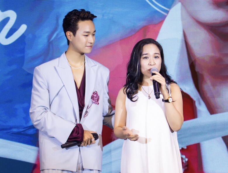 Quán quân Vietnam Idol 2023 và mẹ ruột - nghệ sĩ chèo Minh Phương.