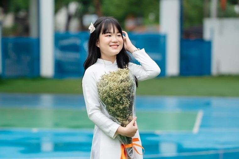 Quỳnh Chi là một trong những học sinh nhỏ tuổi nhất đạt số điểm tuyệt đối kỳ thi SAT. Ảnh: THPT chuyên Hà Nội - Amsterdam.