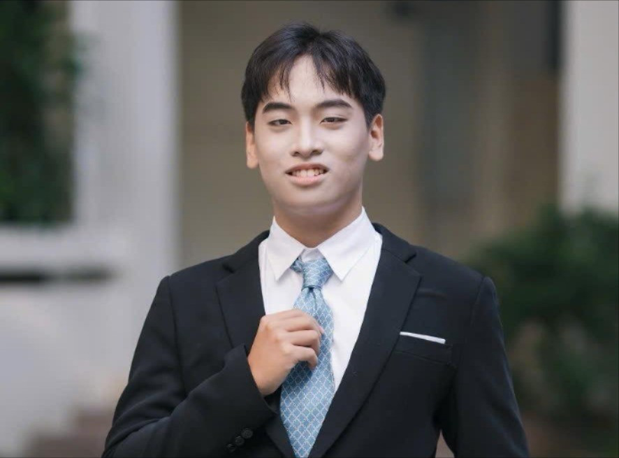 Với thế mạnh về Toán và Ngoại ngữ, Thế Tuấn đã chinh phục số điểm tuyệt đối 1600/1600 SAT. Ảnh: THPT chuyên Ngoại ngữ.