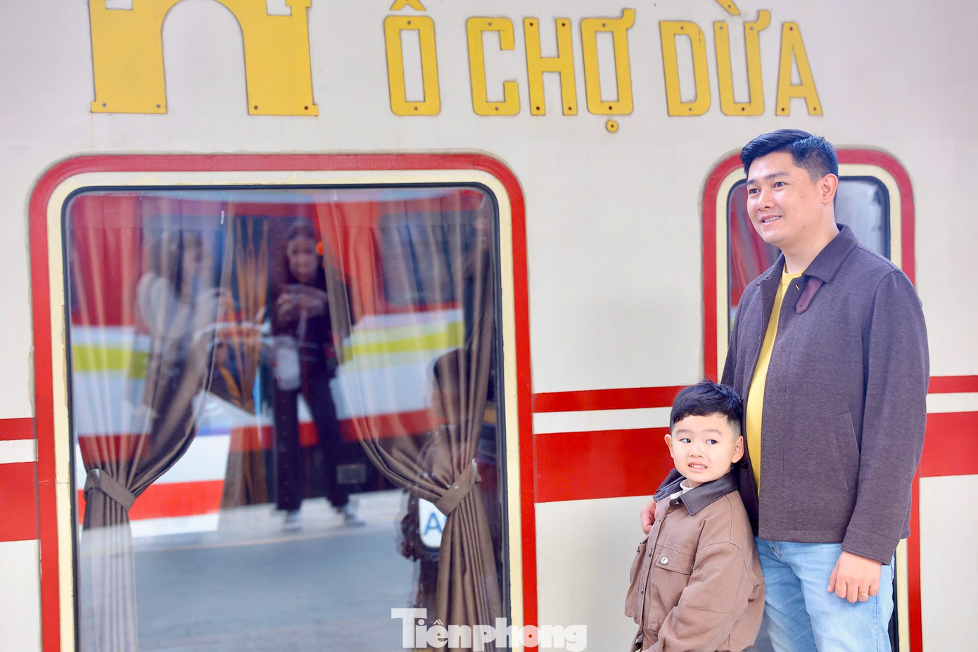 Đoàn tàu Hà Nội 5 cửa ô (The Hanoi Train) lấy cảm hứng hình ảnh của kinh thành Thăng Long xưa. Các toa tàu được đặt theo tên 5 cửa ô gồm: Ô Cầu Dền, Ô Quan Chưởng, Ô Cầu Giấy, Ô Chợ Dừa và Ô Đống Mác - những cái tên gợi nhắc đến lịch sử nghìn năm văn hiến của mảnh đất kinh kỳ và di sản vùng Đồng bằng sông Hồng.