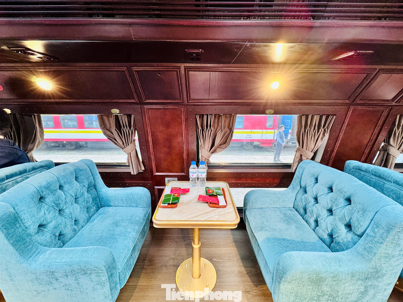 Du khách thích thú trải nghiệm chuyến tàu amp;#34;Hà Nội 5 cửa ôamp;#34; - 9