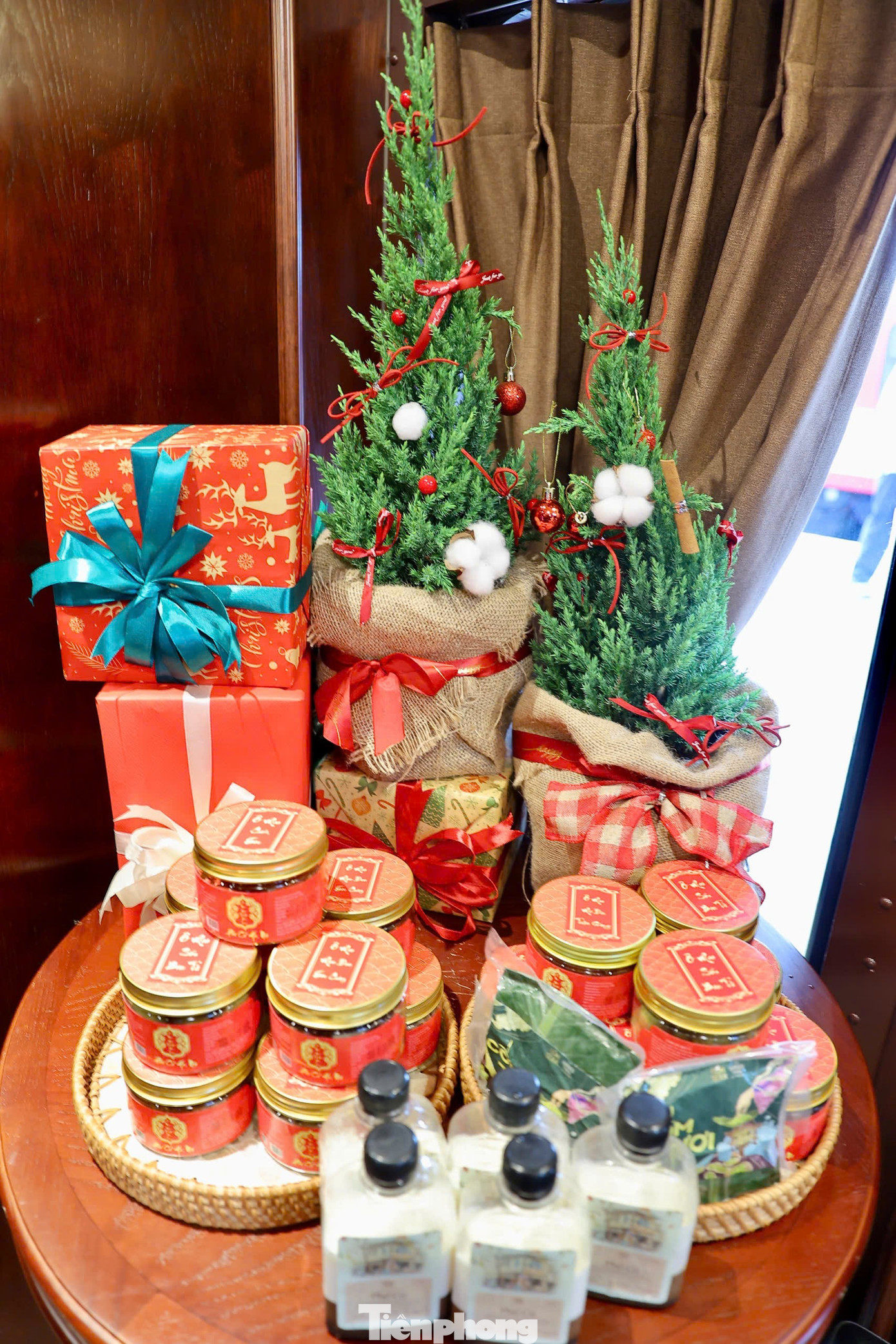 Một góc nhỏ trên tàu cũng gợi nhớ văn hóa của vùng đất Thăng Long vốn giàu phong vị hào hoa, thanh lịch, mang đậm dấu ấn của người Tràng An.