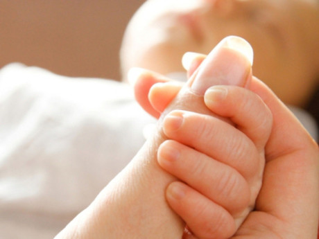 Bà bầu - 10 năm tìm con không thành và "món quà" định mệnh từ người cũ của chồng