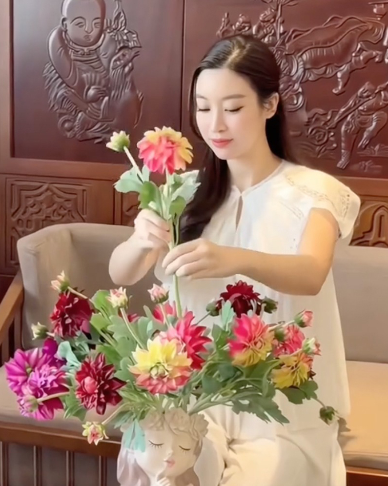 Nhiều khán giả nhận xét Đỗ Mỹ Linh trông có da có thịt hơn trước.