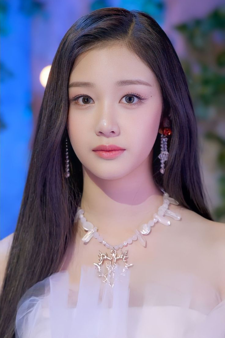 Vị trí thứ ba là ca sĩ Pharita, 21 tuổi, người Thái Lan. Cô là thành viên nhóm nhạc Kpop Babymonster. Cô cao 1,71 m, nặng khoảng 45 kg. Nữ idol theo đuổi phong cách ngọt ngào, trong trẻo. Ảnh: YG