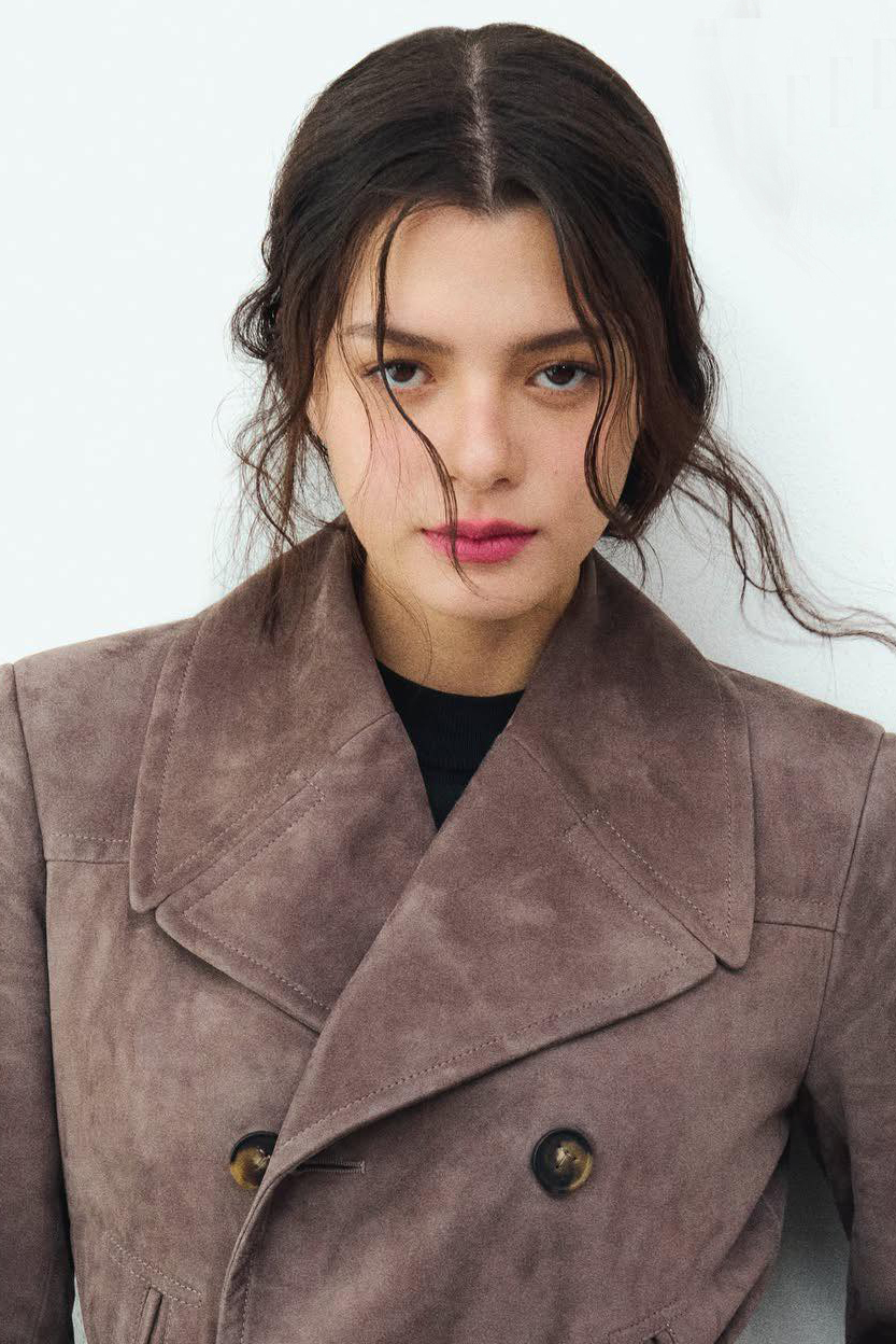 Vị trí thứ bảy là Becky - bông hồng lai người Thái - Anh. Cô 24 tuổi, tên thật là Rebecca Patricia Armstrong, là diễn viên, ca sĩ ở Thái Lan. Người đẹp cũng là gương mặt sáng giá của làng thời trang, được mời làm mẫu cho nhiều thương hiệu quốc tế nổi tiếng. Ảnh: Elle