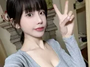 Giải trí - Cô gái khiến loạt sao nam phải đính chính