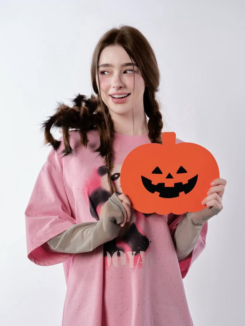 Người đẹp trong bộ ảnh chụp dịp Halloween.