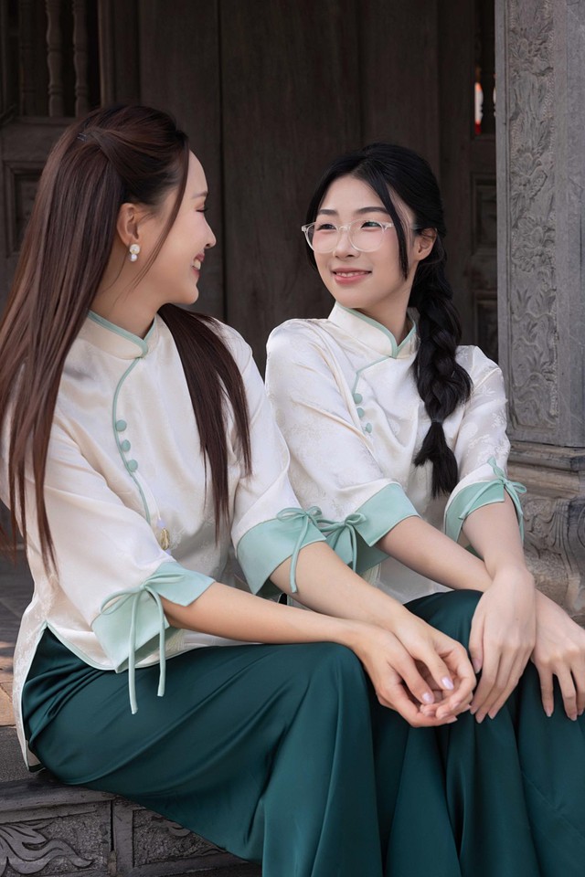 Trên trang cá nhân, Hồng Diễm còn khoe bé Bông - con gái út có chiều cao vượt trội so với tuổi. Theo nữ diễn viên tiết lộ bé Bông đã cao hơn mẹ. Hồng Diễm còn cho biết con gái hiện tại đã lớn bổng và có nhiều sở thích như mẹ.